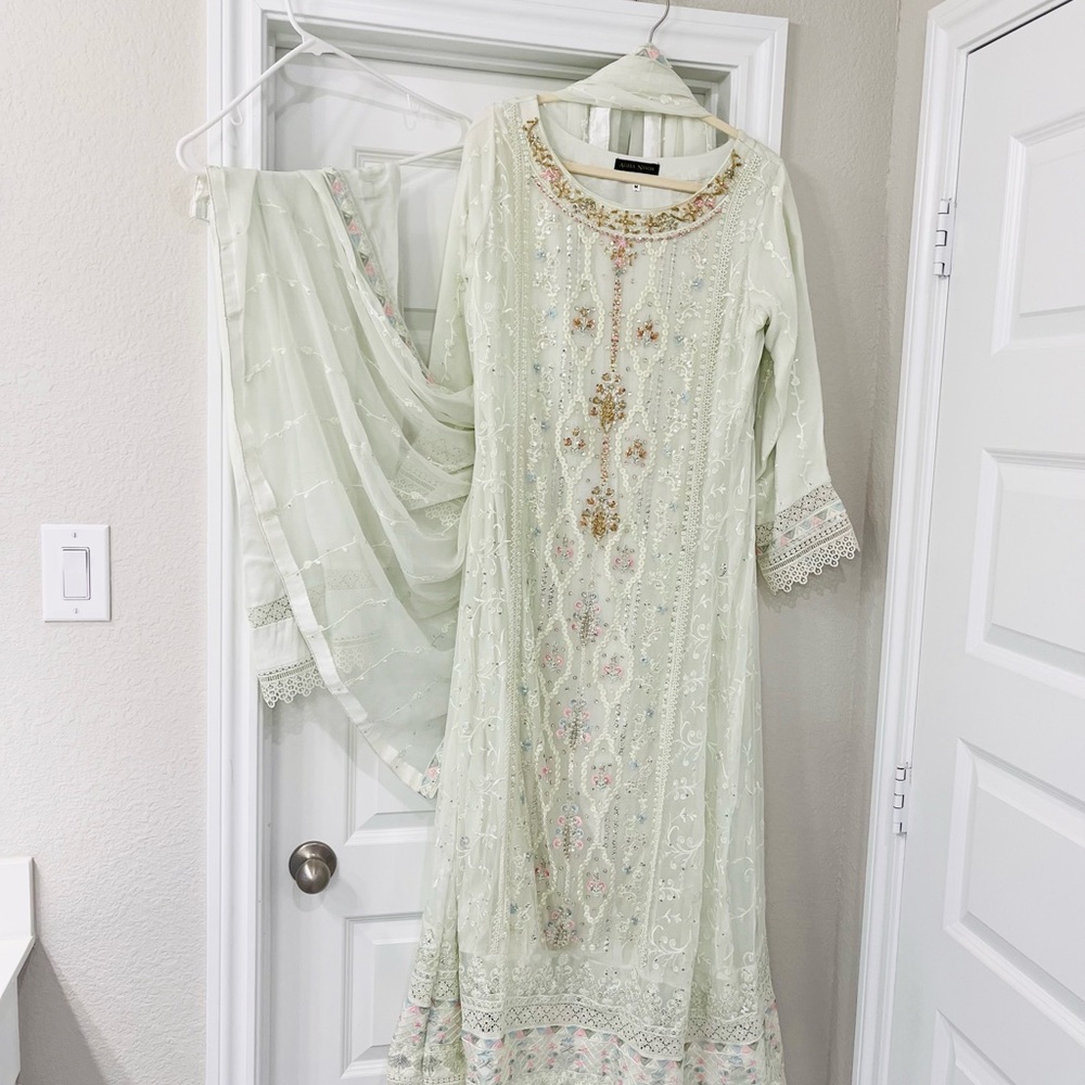 Agha noor dress medium - Picture 5 of 11